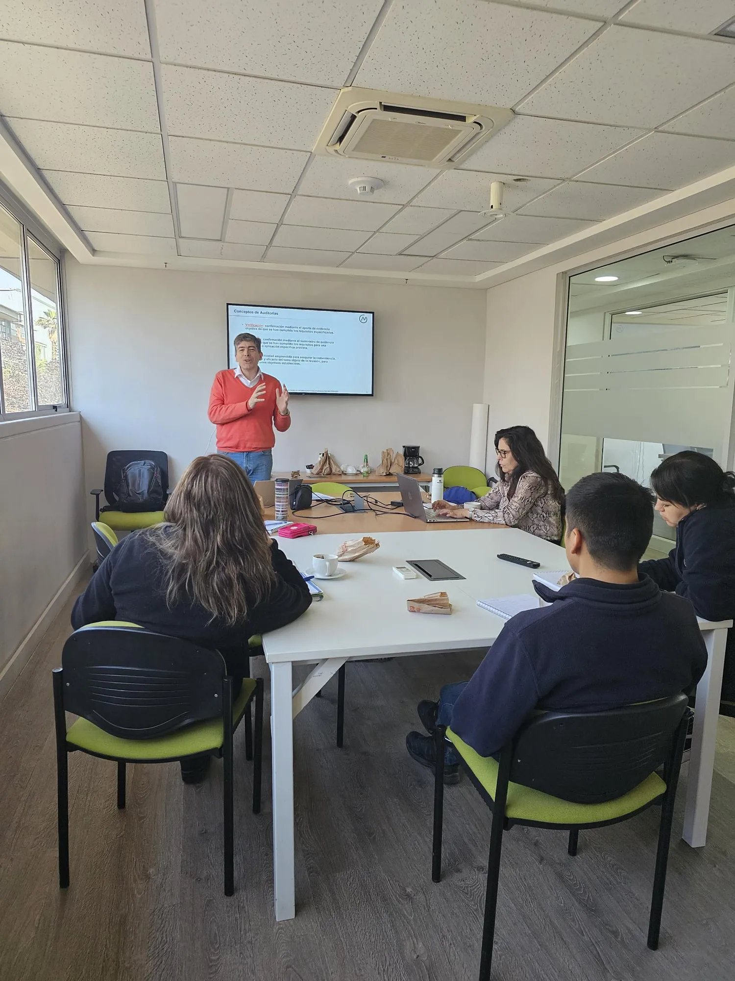 Integrantes de Laboratorio Agroanálisis UC realizan Curso de Auditoría Interna ISO 17025